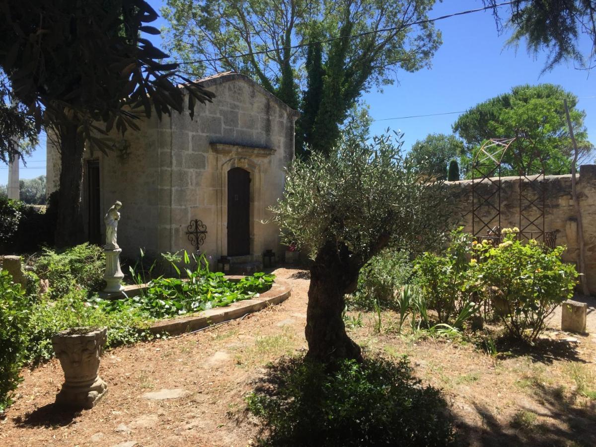 Mas De La Chapelle Sainte-Elisabeth Villa Tarascon Exterior photo