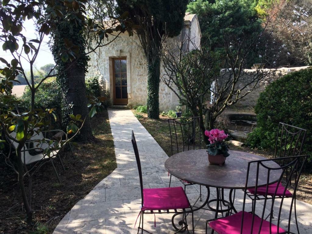 Mas De La Chapelle Sainte-Elisabeth Villa Tarascon Exterior photo